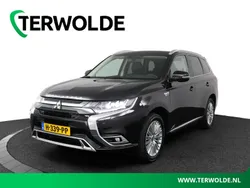 Zwart Gebruikt 2020 Mitsubishi Outlander P-HEV Intense SUV | € 24.295 (Eerlijke prijs)