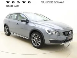 Grijs Gebruikt 2016 Volvo V60 CC Summum Stationwagen | € 26.900 (Duur)