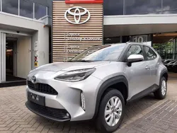 Grijs Gebruikt 2023 Toyota Yaris Cross SUV | € 28.740 (Eerlijke prijs)