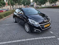 Zwart Gebruikt 2016 Peugeot 208 Hatchback | € 8.000 (Eerlijke prijs)