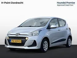 Sleek silver metallic (rys) Gebruikt 2017 Hyundai i10 Comfort Hatchback | € 8.790 (Eerlijke prijs)