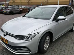 Grijs Gebruikt 2021 VW Golf VIII Life Hatchback | € 18.000 (Goede deal)