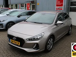 Wit Gebruikt 2019 Hyundai i30 Premium Hatchback | € 14.700 (Iets duurder)