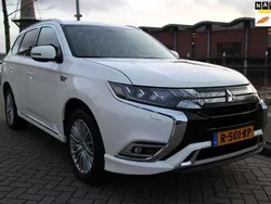 Wit, metallic lak Gebruikt 2020 Mitsubishi Outlander P-HEV Edition SUV | € 24.950 (Eerlijke prijs)