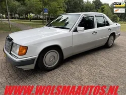 Wit Gebruikt 1990 Mercedes E230 Sedan | € 4.750