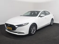 Arctic white Gebruikt 2020 Mazda 3 Sedan | € 18.950 (Eerlijke prijs)