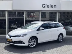 Wit Gebruikt 2018 Toyota Auris Hatchback | € 14.900 (Eerlijke prijs)