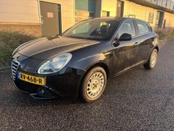 Zwart (metallic) Gebruikt 2010 Alfa Romeo Giulietta Distinctive Hatchback | € 4.900