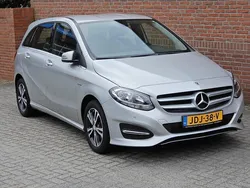 Grijs Gebruikt 2016 Mercedes B180 Prestige MPV | € 18.950 (Iets duurder)