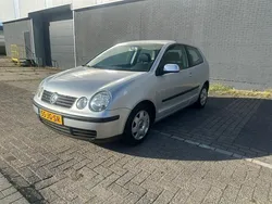Grijs, metallic lak Gebruikt 2002 VW Polo Comfortline Hatchback | € 2.950 (Iets duurder)