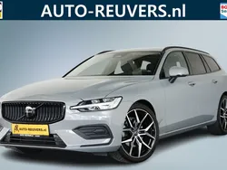 Grijs Gebruikt 2023 Volvo V60 Core Stationwagen | € 36.900 (Super prijs)