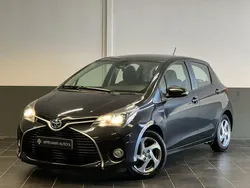 Zwart Gebruikt 2017 Toyota Yaris Edition-S Hatchback | € 13.995 (Eerlijke prijs)