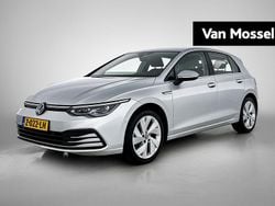 Grijs Gebruikt 2023 VW Golf VIII Style Hatchback | € 28.900 (Goede deal)
