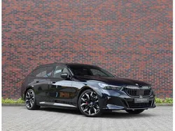Blauw Gebruikt 2024 BMW 530e M Sport Stationwagen | € 79.950