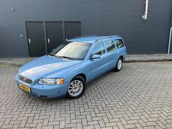Blauw (metallic) Gebruikt 2005 Volvo V70 Stationwagen | € 3.599 (Eerlijke prijs)