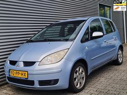Blauw, metallic lak Gebruikt 2004 Mitsubishi Colt Inform Hatchback | € 1.195 (Eerlijke prijs)