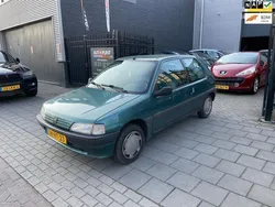 Groen Gebruikt 1995 Peugeot 106 Hatchback | € 499