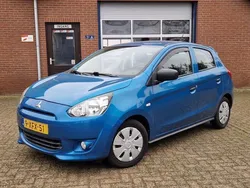 Blauw, metallic lak Gebruikt 2014 Mitsubishi Space Star Inform Hatchback | € 5.450 (Eerlijke prijs)
