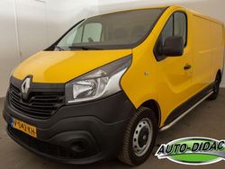 Geel Gebruikt 2017 Renault Trafic MPV | € 4.150