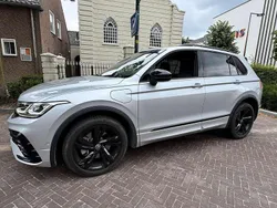 Grijs Gebruikt 2022 VW Tiguan R-line SUV | € 38.990 (Eerlijke prijs)