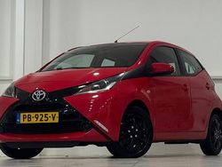Rood Gebruikt 2016 Toyota Aygo X-play Hatchback | € 7.844 (Goede deal)