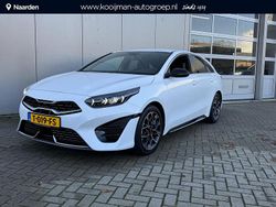 Deluxe white m Gebruikt 2023 Kia ProCeed GT-Line Hatchback | € 31.900 (Eerlijke prijs)