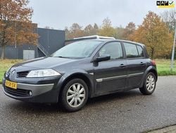 Grijs (metallic) Gebruikt 2006 Renault Mégane II Dynamique Hatchback | € 1.500 (Goede deal)