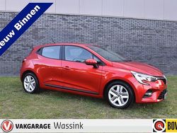 Rood Gebruikt 2022 Renault Clio V Zen Hatchback | € 11.940 (Eerlijke prijs)