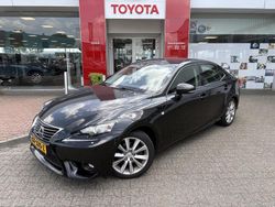 Zwart (metallic) Gebruikt 2015 Lexus IS300h Sedan | € 17.295 (Eerlijke prijs)