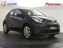Zwart Gebruikt 2024 Toyota Aygo Play Hatchback | € 16.499 (Goede deal)