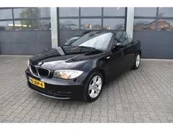 Zwart, metallic lak Gebruikt 2009 BMW 118 Cabriolet Executive Cabriolet | € 10.835 (Eerlijke prijs)