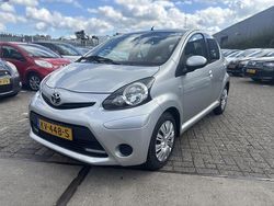 Grijs Gebruikt 2014 Toyota Aygo Hatchback | € 3.250 (Eerlijke prijs)