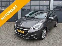 Grijs Gebruikt 2019 Peugeot 208 Signature Sky Hatchback | € 15.830 (Goede deal)
