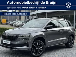 Grijs, metallic lak Gebruikt 2025 Skoda Karoq SportLine SUV | € 42.850 (Eerlijke prijs)