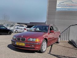 Rood (metallic) Gebruikt 2001 BMW 325 Executive Stationwagen | € 5.750 (Eerlijke prijs)