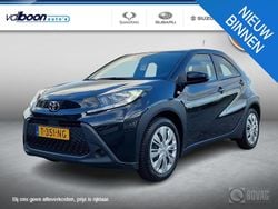 Zwart Gebruikt 2023 Toyota Aygo Play Hatchback | € 15.750 (Goede deal)