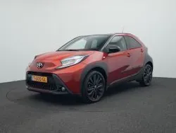 Rood Gebruikt 2023 Toyota Aygo Premium Hatchback | € 20.945 (Iets duurder)