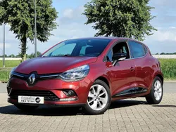 Rood, metallic lak Gebruikt 2017 Renault Clio IV LIMITED Hatchback | € 10.950 (Iets duurder)
