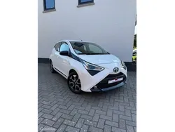 Wit Gebruikt 2018 Toyota Aygo X-clusiv Hatchback | € 10.995 (Eerlijke prijs)