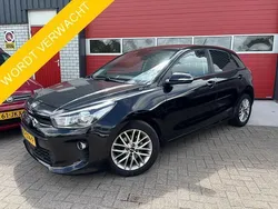 Zwart, metallic lak Gebruikt 2017 Kia Rio Hatchback | € 9.888 (Eerlijke prijs)