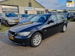 Zwart, metallic lak Gebruikt 2007 BMW 318 Executive Stationwagen | € 1.999 (Super prijs)