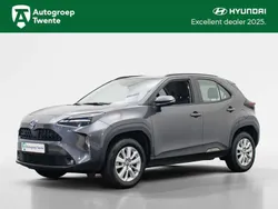 Grijs, metallic lak Gebruikt 2023 Toyota Yaris Cross Comfort SUV | € 25.450 (Goede deal)