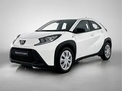 Wit Gebruikt 2023 Toyota Aygo Play Hatchback | € 16.750 (Eerlijke prijs)