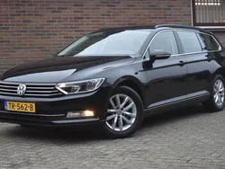 Zwart, metallic lak Gebruikt 2017 VW Passat Highline Stationwagen | € 14.949 (Super prijs)