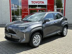 Grijs, metallic lak Gebruikt 2024 Toyota Yaris Cross SUV | € 28.900 (Eerlijke prijs)
