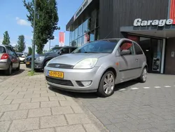 Grijs Gebruikt 2004 Ford Fiesta Futura Hatchback | € 1.950 (Eerlijke prijs)