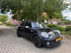 Zwart, metallic lak Gebruikt 2012 Mini ONE Business Hatchback | € 4.450 (Goede deal)