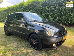 Zwart Gebruikt 2003 Renault Clio II Dynamique Hatchback | € 1.249 (Eerlijke prijs)