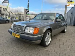 Grijs Gebruikt 1990 Mercedes 200 Sedan | € 3.249