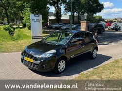 Zwart Gebruikt 2012 Renault Clio IV Authentique Hatchback | € 2.750 (Eerlijke prijs)
